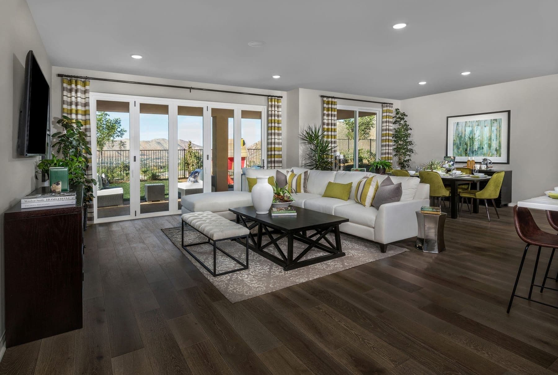 Daybreak_Res4-2977-Greatroom-ClosedDoor