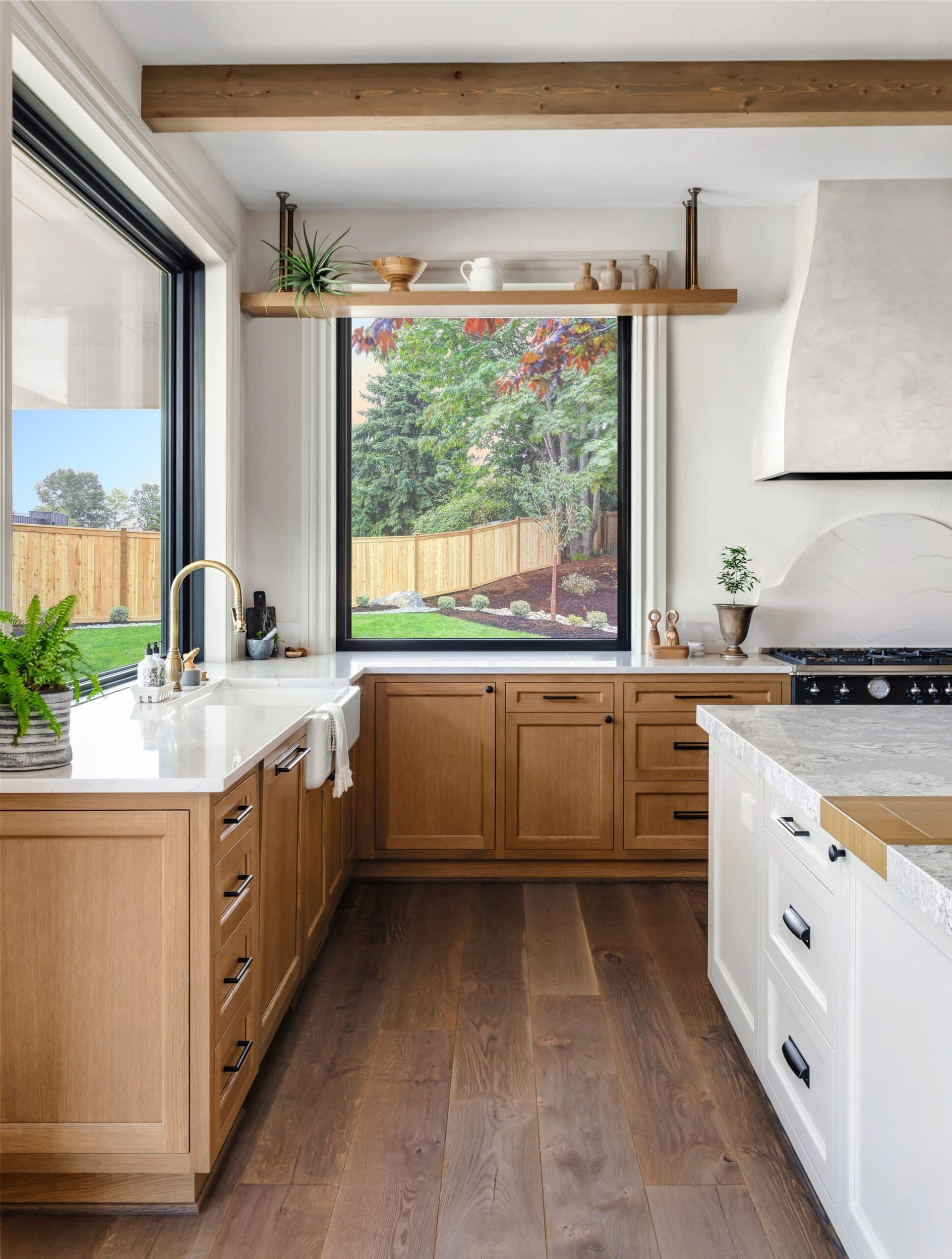 Anlin-Designer-Black-Kitchen